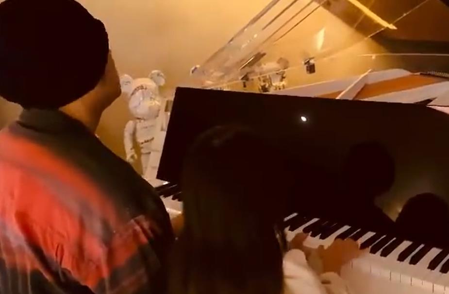 琳妹儿说|昆凌为女儿庆生,晒周杰伦父女钢琴合奏,6岁海瑟薇长得亭亭玉立