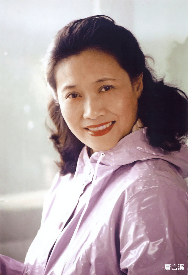 “东方夜莺”朱逢博:29岁跟老师闪婚,84岁守了丈夫的骨灰14年
