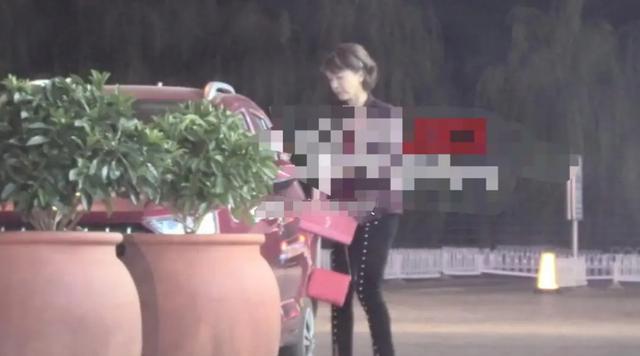 明星素颜|网友评金巧巧开老年代步车：她怎么混成这样？金巧巧大方回应