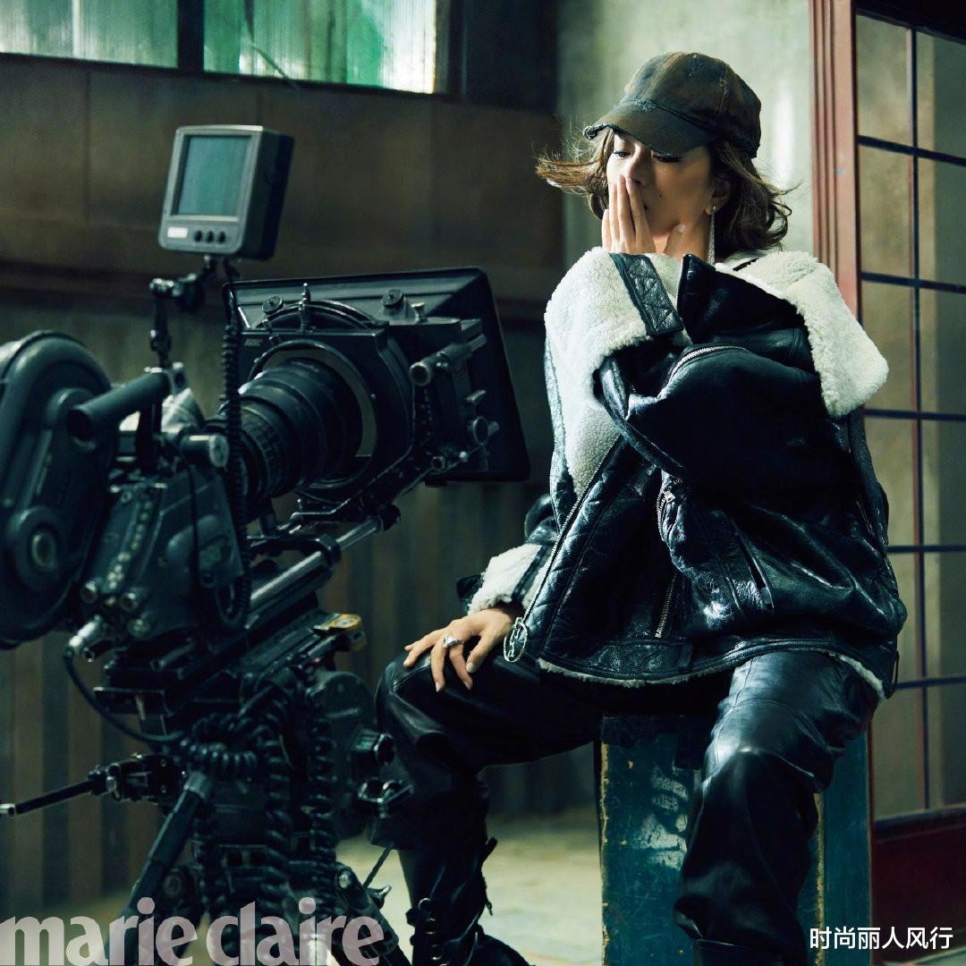 穿衣搭配|巩俐两年后高调回归时尚圈!剪短发巨星范足,连拍4封面待遇绝了