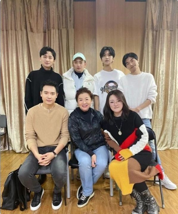 高云翔|高云翔改名为高晟晖？出演话剧尝试复出，人气低迷引热议