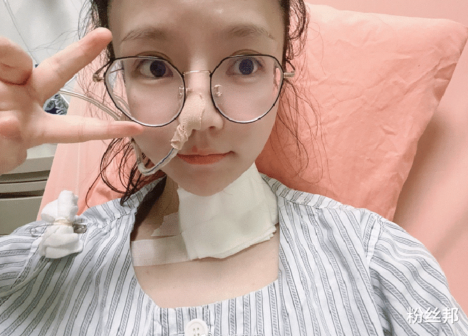 饭思思|饭思思食道捅破出院,回归直播与粉丝跨年,吐槽养病快“发霉”了