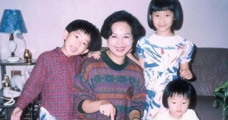 周杰伦|薛家燕儿媳庆生,2个月大孙子出镜,71岁时髦奶奶男友小她小17岁