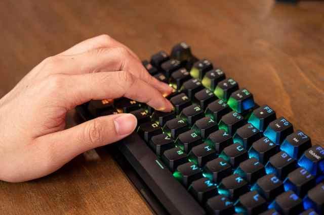 耳机|用上它们,玩永劫无间直冲殿堂—血手幽灵键鼠耳机组合体验