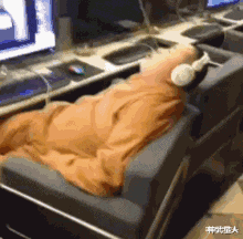 神武星人|“现在的女生穿着罩衣就出门了，这大大的后背是留出来拔罐的吗？”哈哈哈哈！