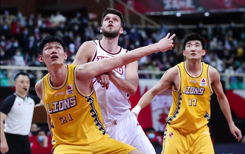 深圳男籃|CBA積分榜！粵遼領跑兩隊爭第五北京返前8，黑馬一戰狂跌兩位