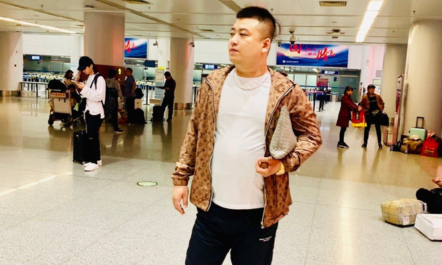 谢姐姐说 网红李四向各大主播道歉，表态不怪任何人，否认“碰瓷”老方丈