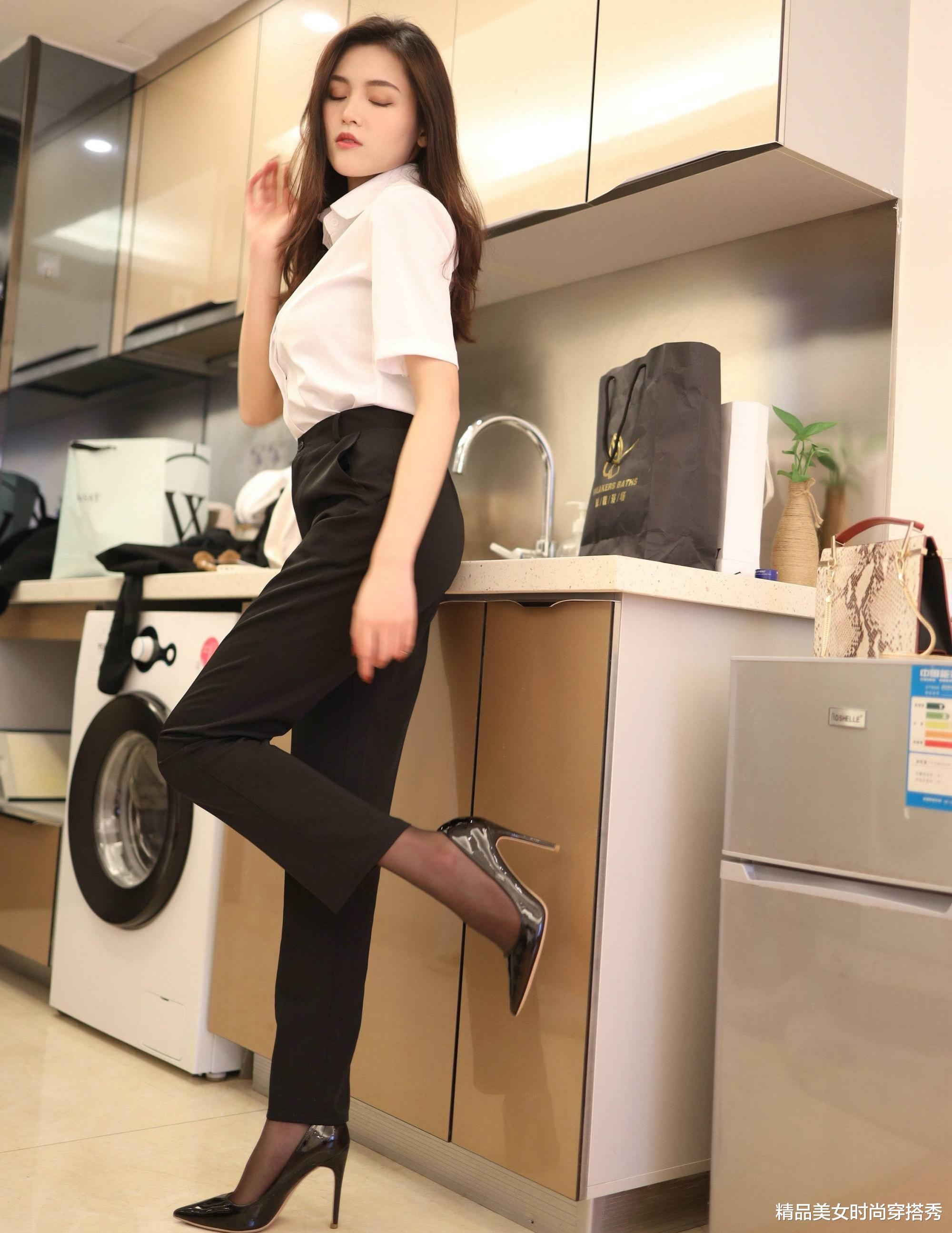 衬衫|白色衬衫+直筒西裤搭配一双漆皮高跟鞋时尚大方，做职场时尚达人