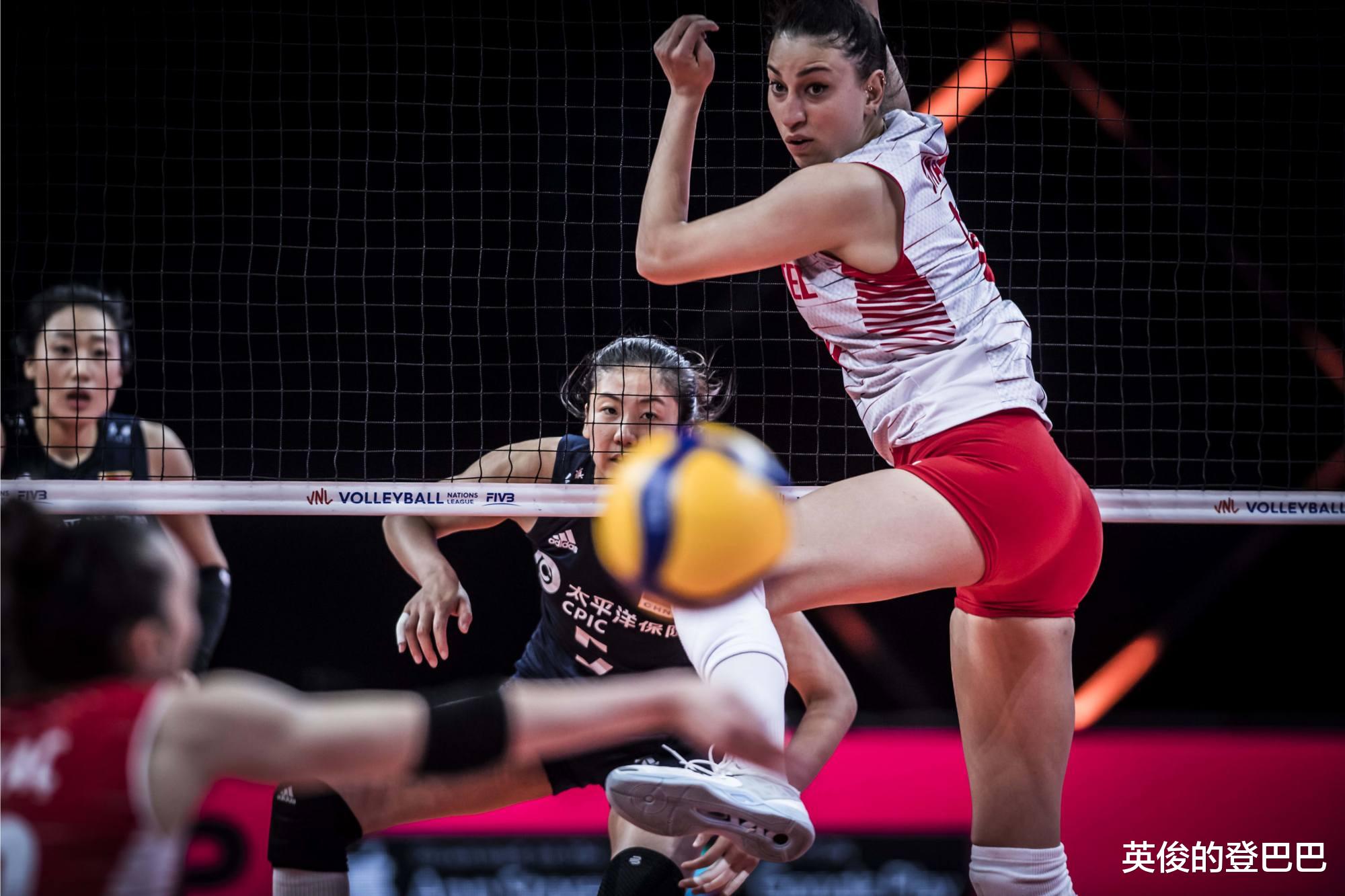 土耳其队|中国女排0-3又输了!郎平眼睛肿了上热搜,安家杰全程指挥