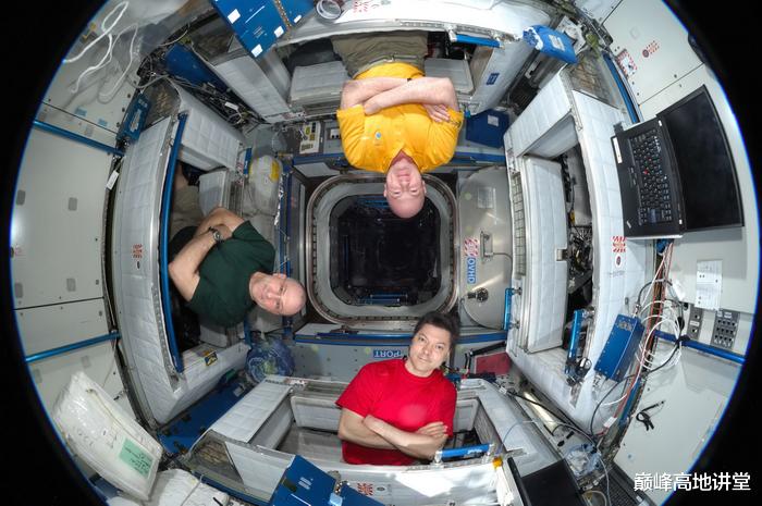 国际空间站 天宫空间站睡眠环境对比国际空间站：高下立判，这才是以人为本