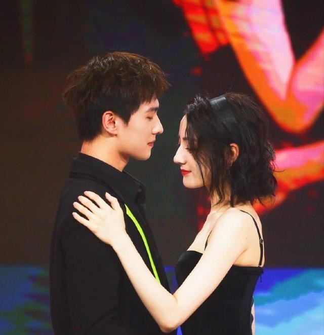 德云社|实锤抓包？顶流杨洋热巴恋情成真？发出姨母笑的我坚决不信