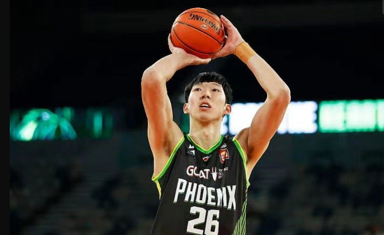 周琦|正负值+23，周琦首秀完美！怒喷对手+霸气抓帽，赛后发文9个字让CBA难堪