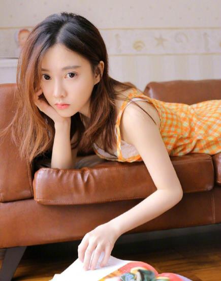 迪丽热巴|杨幂挑战漫画腰惹人慕，迪丽热巴、冯提莫，个个都是“小腰精”