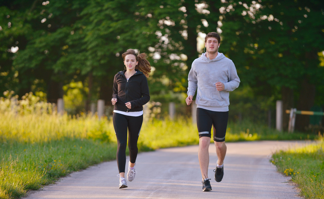 饮食|女性湿气过重有三种表现，睡前坚持做好这几件事，排出湿气更健康
