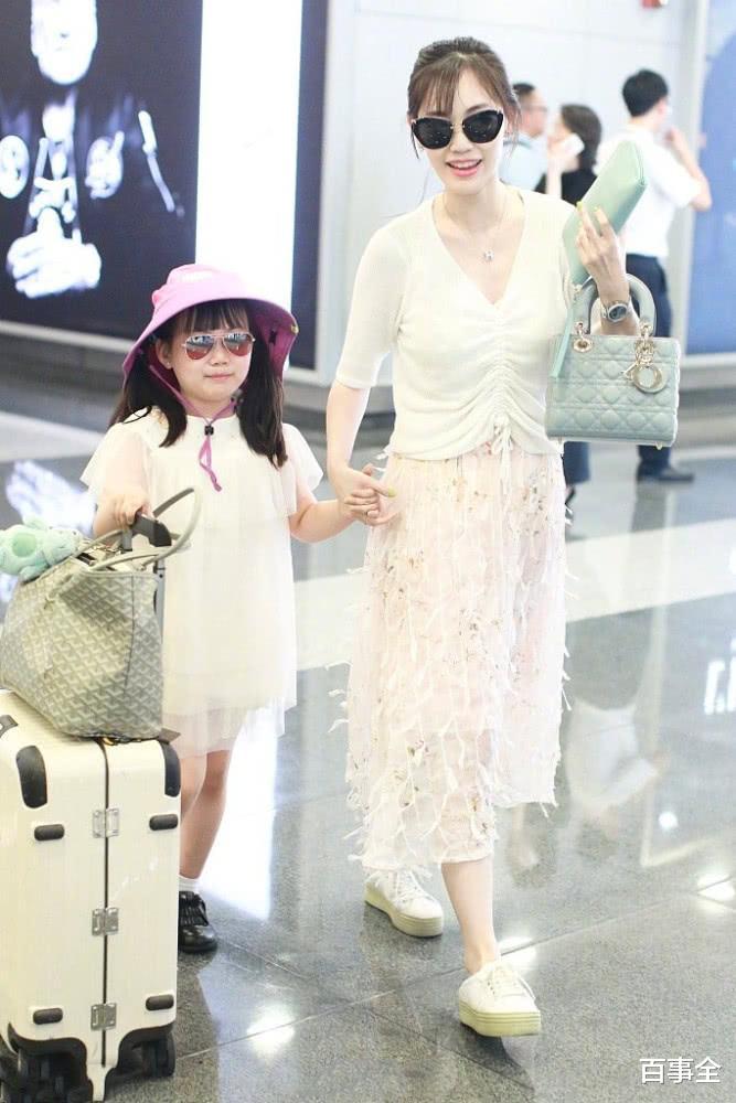 马蓉|马蓉近照大变样?撞脸姚笛被质疑整容,网友:怎么变都没人敢娶你