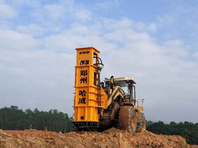 乘风破浪哈威液压夯 云南省宾川至南涧高速公路高速液压夯实机施工案例