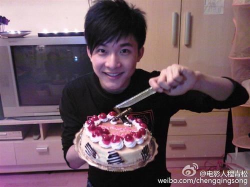 边策|央视最帅主持边策，和母亲通话1小时后从8楼纵身一跳，享年32岁