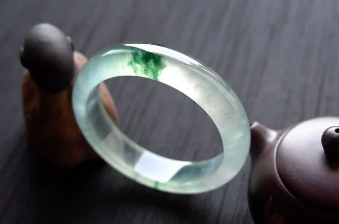 翡翠|警惕！千万别把翡翠飘藓当做飘花