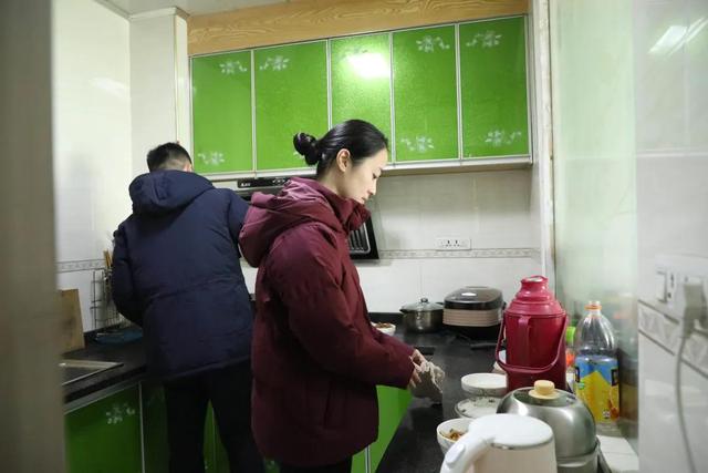 南充新闻网 「就地过年」倾听丨“双警”夫妻的新婚年