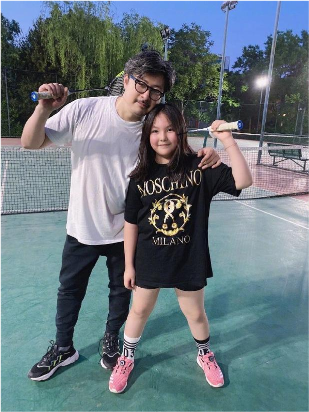 |12岁王诗龄瘦了颜值大逆袭！庆生罕见低调起来，穿格子裙美成颜霸