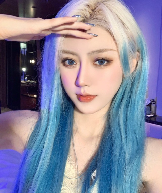 明星素颜|网红赵喵喵再晒纯素颜照,虽然很美毫无瑕疵,但和浓妆艳抹时完全像两个人