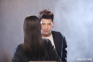 井柏然|他出生28天被抛弃，爆红后送奶奶千万豪宅，眼红的父母跑来认亲