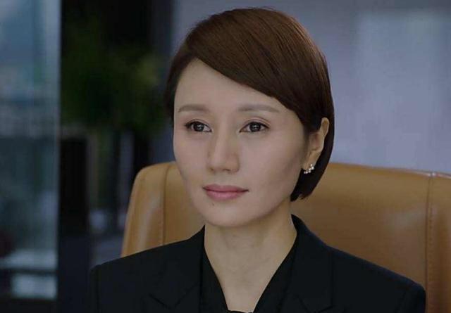 刘涛|“女精英”别硬演,刘涛腻出一身油,杨颖表情浮夸,只有她最霸气