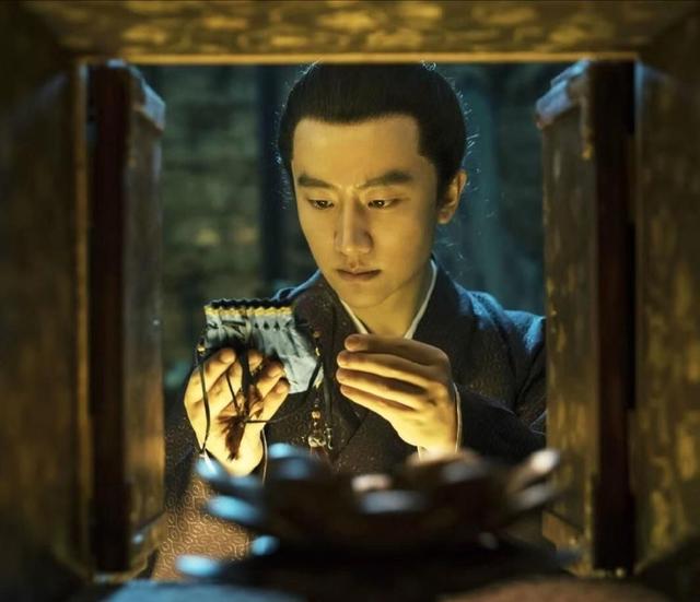 王一博|王一博宋轶新片演夫妻，二人睡觉桥段流出，男方手放的位置惹争议