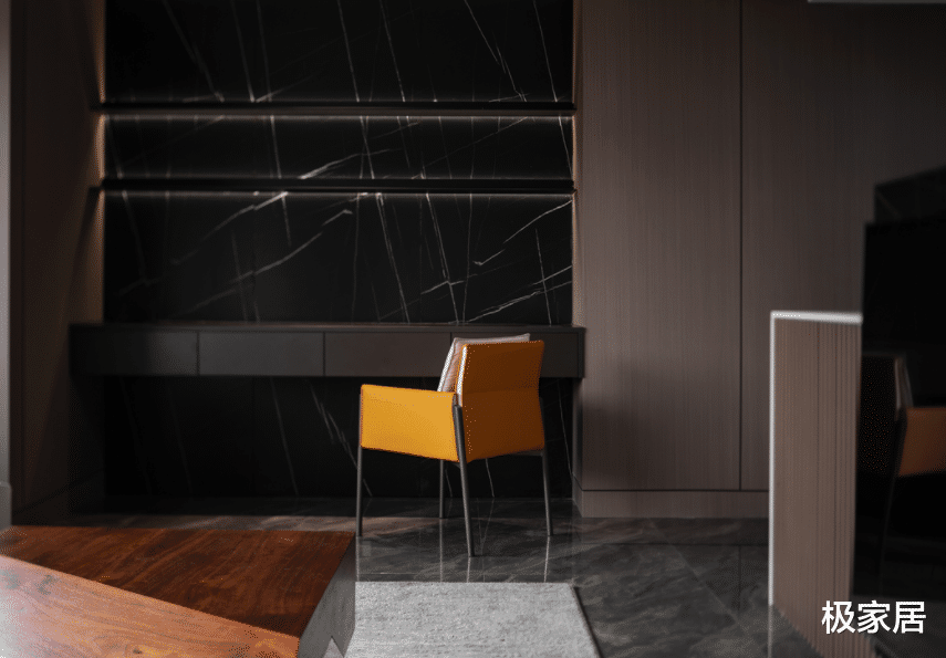 坐拥超大观景阳台,线条勾勒出力量感,筑成独特的三居室