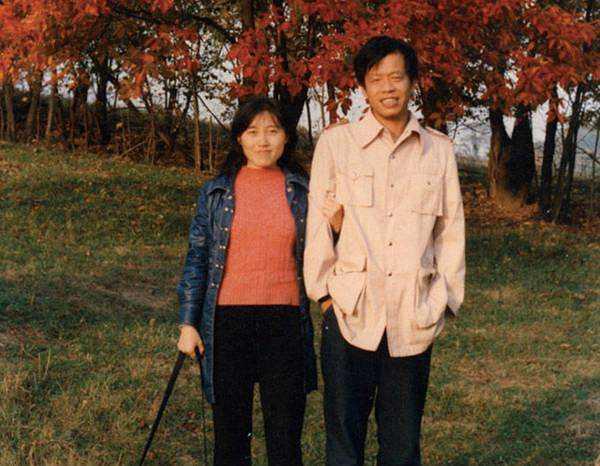 织梦侃文|“鬼才”作家王小波：45岁撞墙身亡，火化时出现怪事，死后却被捧上神坛