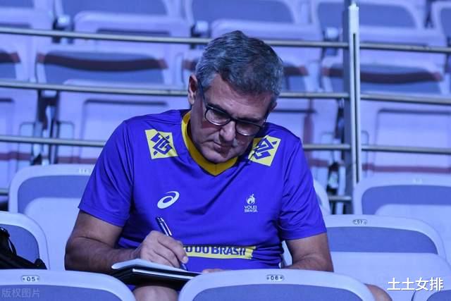 郎平|世界女排各位名帥動向！日本郎平黯然下課，2冠軍主帥再戰巴黎