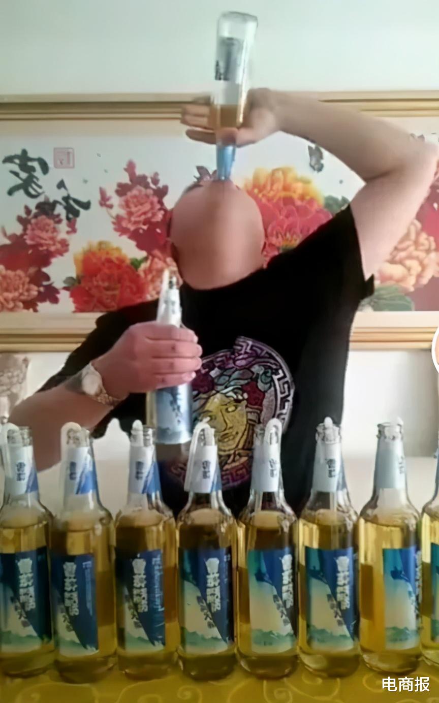 电商报 高度白酒玩吹瓶，再现畸形“喝播”：为了流量，命都不要了！