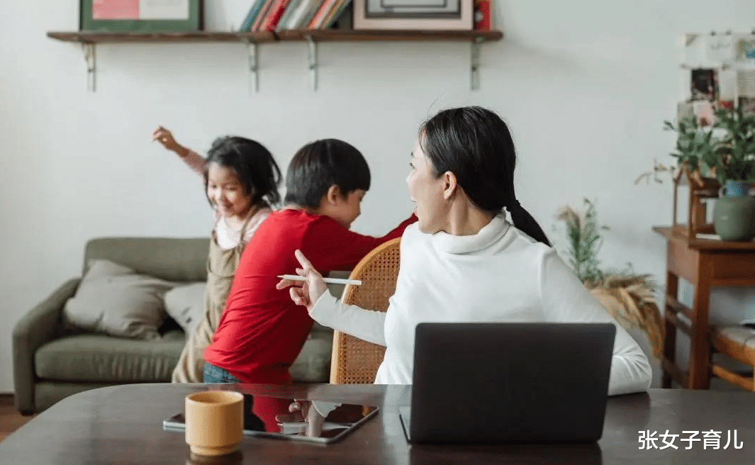 张女子育儿|妈妈：你再打我一下试试？宝宝又打了一下妈妈，方法不对努力白费