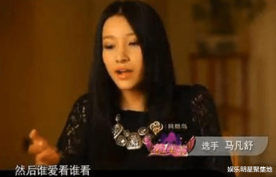 主持人|央视美女主持人，走秀时泳装滑落，淡定回应：谁想看谁看