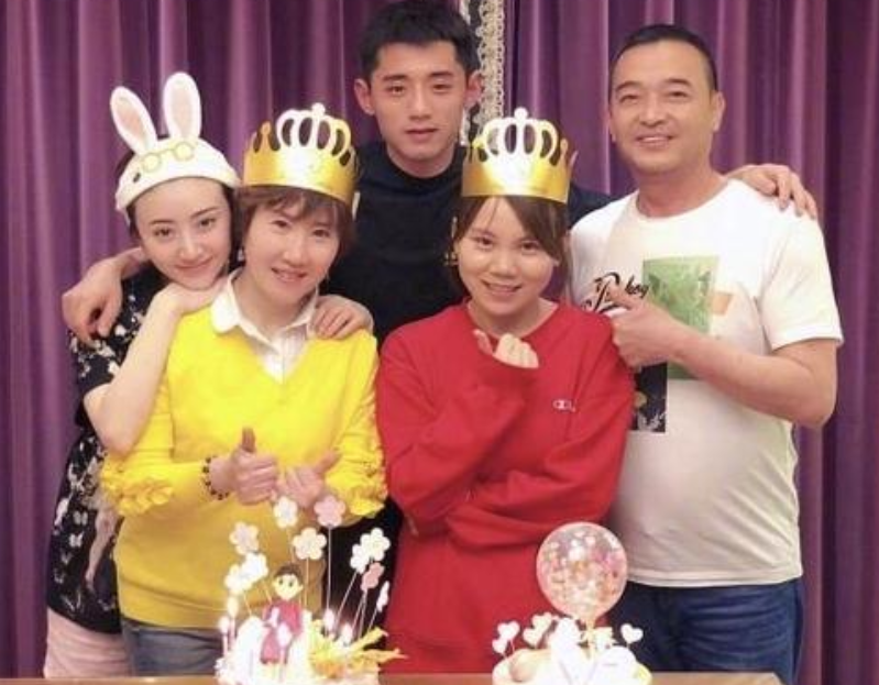 景甜|富贵花景甜背后的两个男人：一个有钱宠她无边，一个有名助她翻身