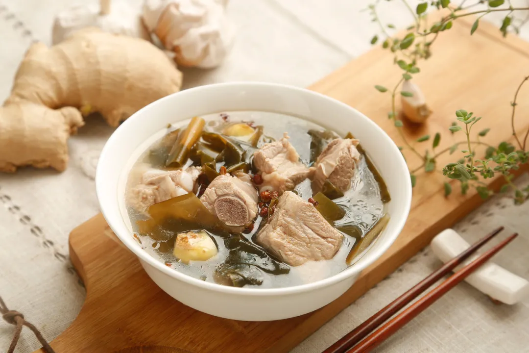 爱笑的唯|骨头汤补钙、有营养？这条谣言坑了无数人