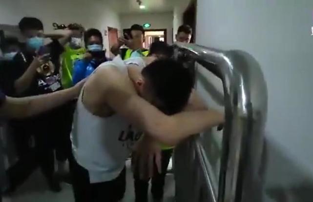 广东男篮|破案了！最后5秒，郭艾伦为啥传球给威姆斯+送犯规，赛后彻底崩溃