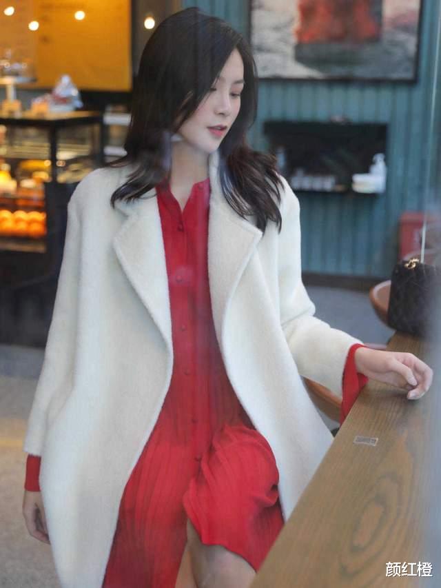 颜红橙 秋冬穿大衣没头绪？看看这几组“穿搭公式”，百搭时髦还保暖