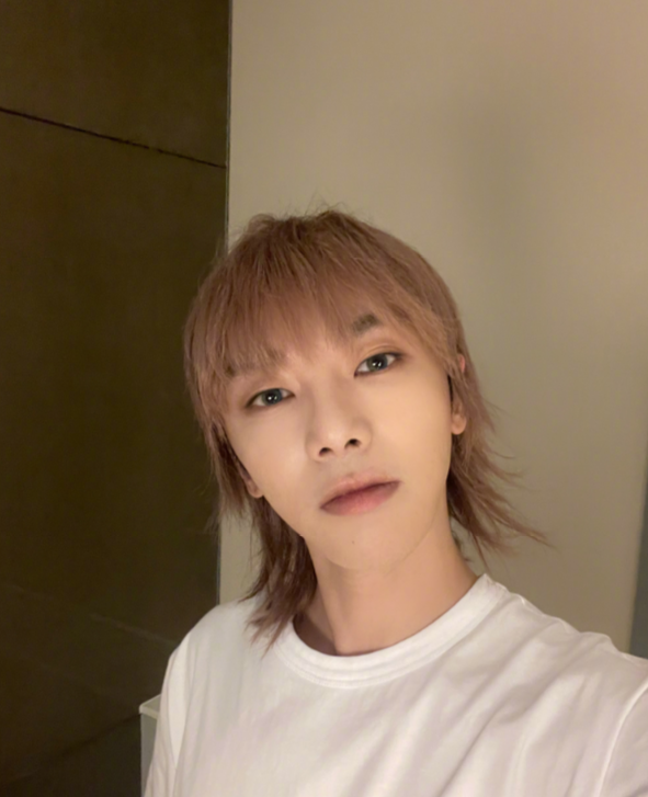 华晨宇|华晨宇新嫂子弓孝兮被曝光,他上热搜后她发文称“来得更猛烈些”