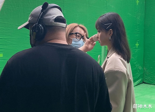 王文也|王中磊女儿出道当导演，众多戏骨流量撑场，现场打扮精致像走红毯