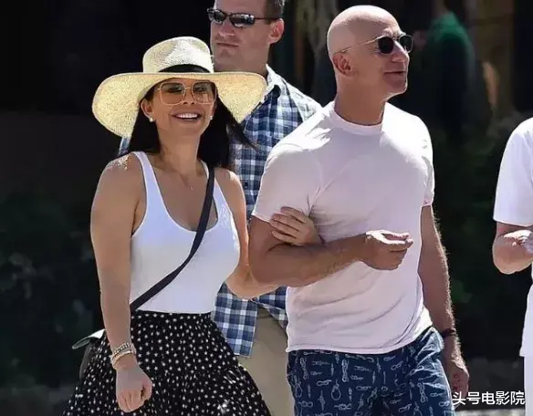 莱昂纳多·迪卡普里奥|47岁了，小李子该死的魅力！世界首富女友紧贴，贝索斯晒肌肉宣战