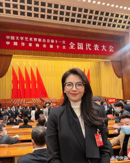 佟丽娅|第十一次全国文代会，佟丽娅镜头下的大合影，五位女代表引发热议