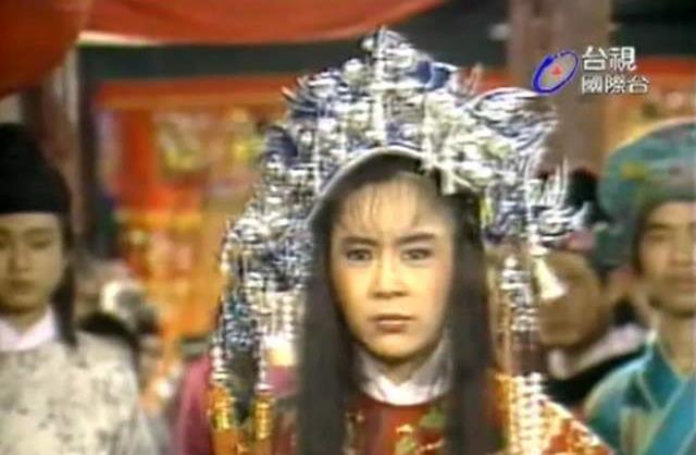 赵敏|9版周芷若“手撕”赵敏，谁战斗力爆表，谁像小学生打架？