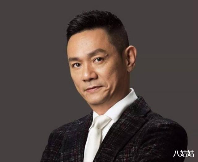 果靖霖|知名演员，妻子患癌在他怀里离世，12年过去他依旧单身