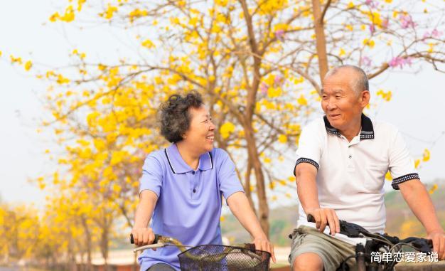简单恋爱家说 50岁阿姨的遭遇:退休跳了几次交际舞,没想到却毁了自己的家庭