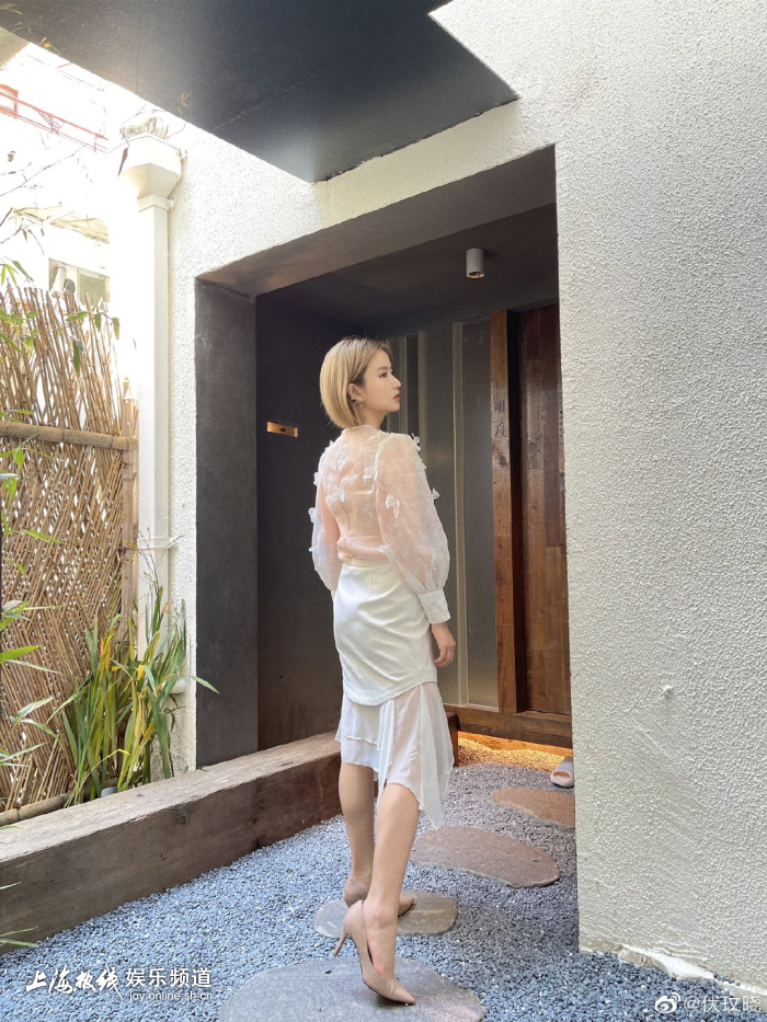 伏玟晓|曾上综艺节目闪嫁! 上海电视台二婚美女主播伏玟晓穿透视装晒美照!