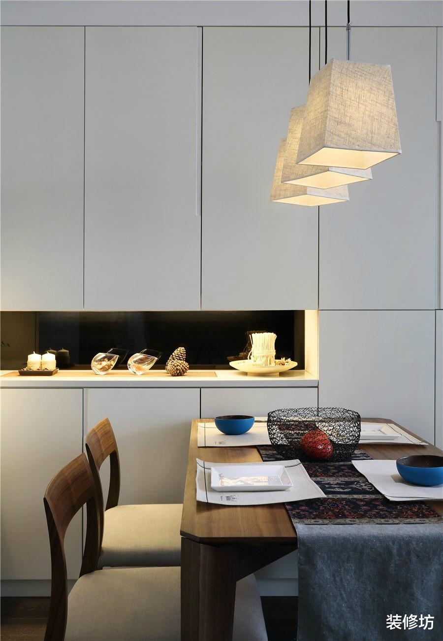 |55平小公寓的改造记，用黑白灰作为主色，刻画出更为立体的空间