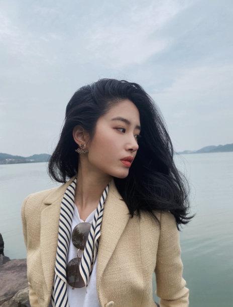 时尚圈的奇葩大喵|过时单品反成为时髦标签？上世纪的复古港风，如今竟让女星都沦陷