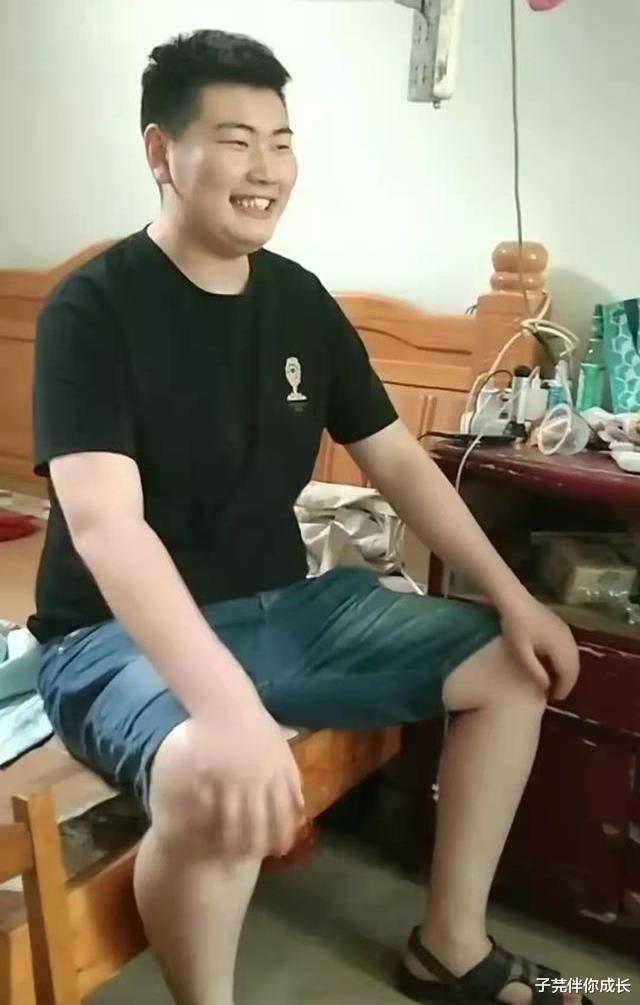 子芫伴你成长 大衣哥儿子朱小伟谈婚变：离开她更有面子，婚后各盖各的被子