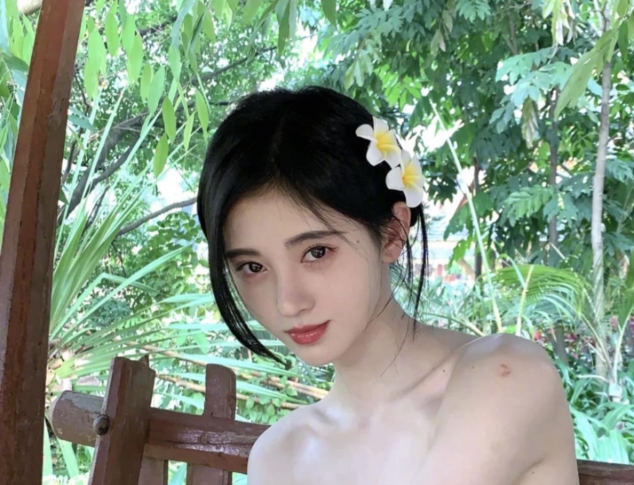 鞠婧祎|现在流行“倒三角”眼妆，鞠婧祎好看是有原因的，化妆技巧真绝了